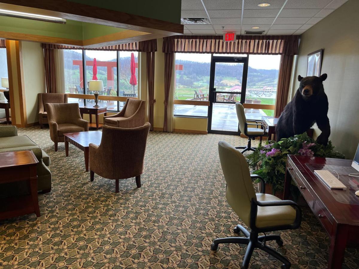 Days Inn & Suites By Wyndham Sutton Flatwoods Buitenkant foto