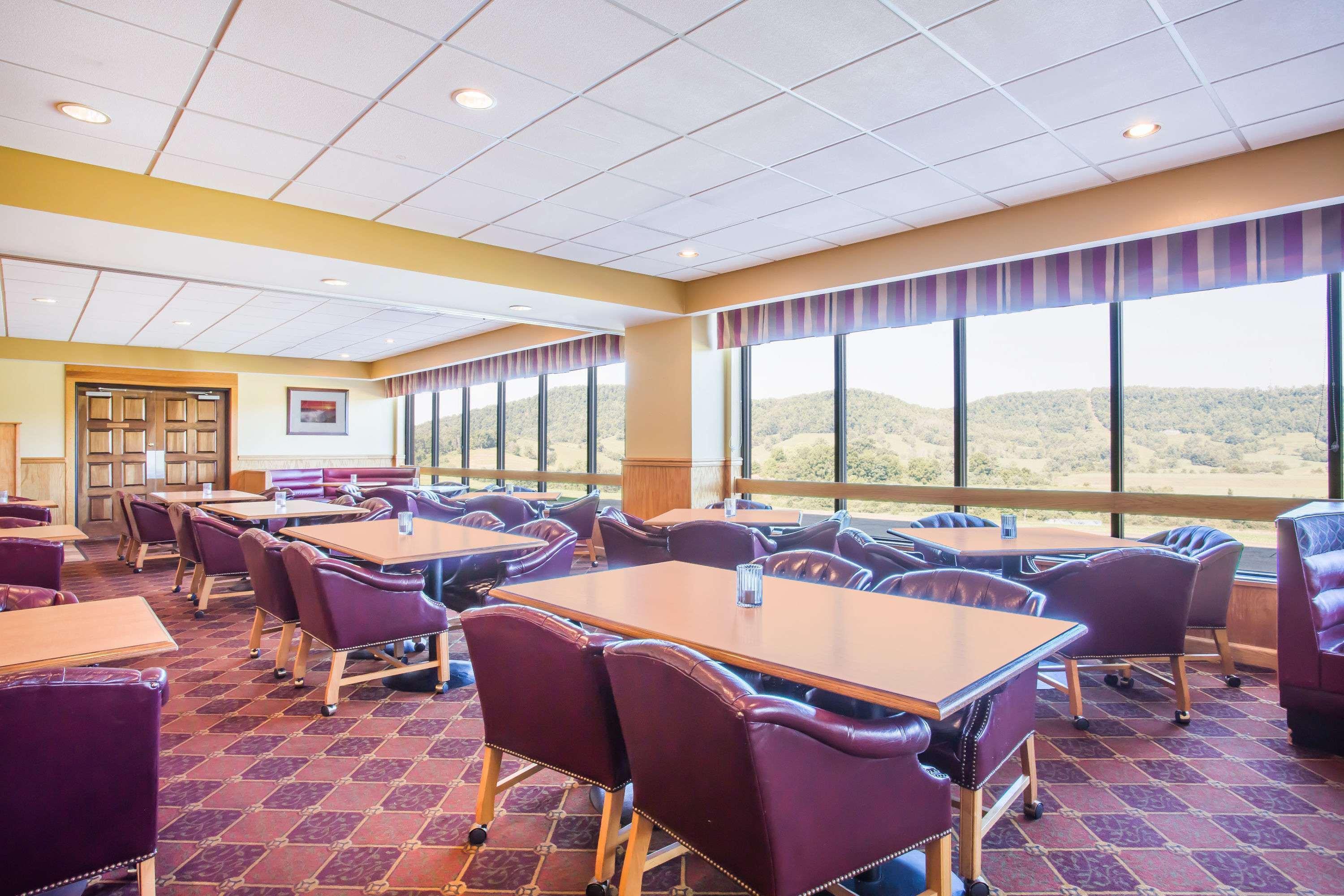Days Inn & Suites By Wyndham Sutton Flatwoods Buitenkant foto