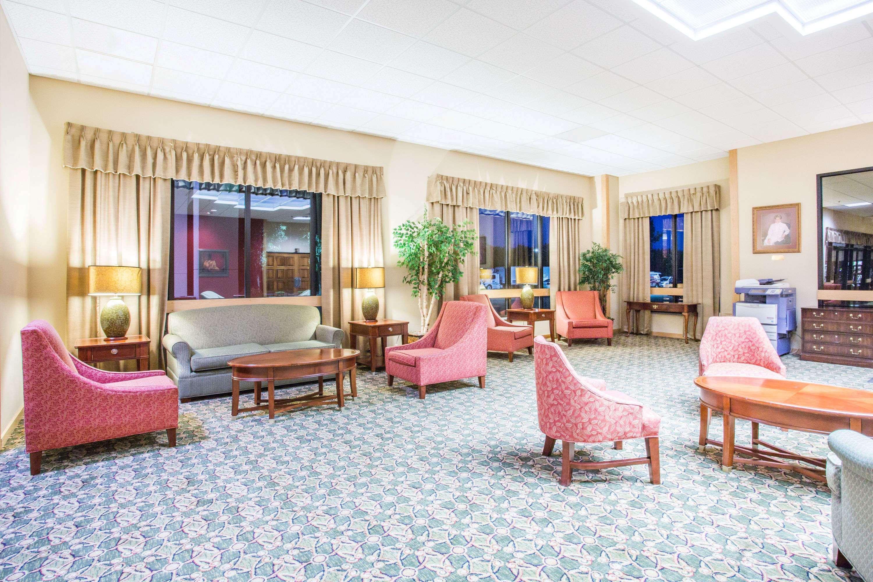 Days Inn & Suites By Wyndham Sutton Flatwoods Buitenkant foto