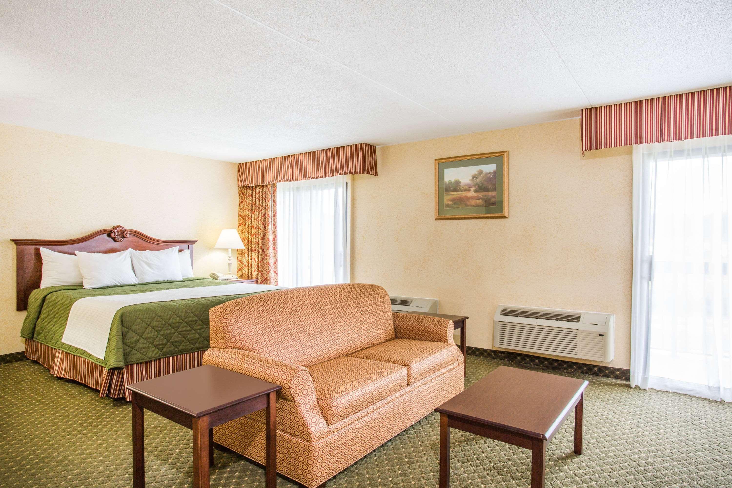 Days Inn & Suites By Wyndham Sutton Flatwoods Buitenkant foto